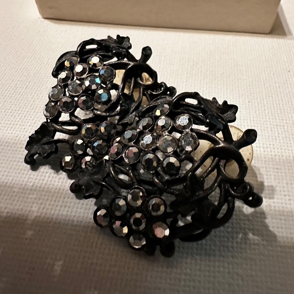 Banana Bob Vintage Earrings - Picture 5 of 6